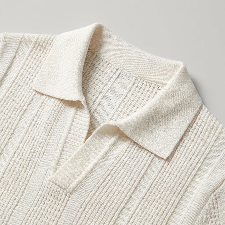 Elegante polo da uomo in maglia avorio, manica corta, perfetta per primavera estate.