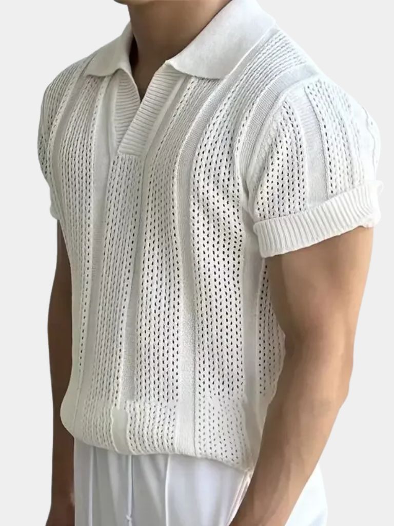 Polo uomo avorio in maglia confortevole, colletto a costine, moda maschile essenziale.