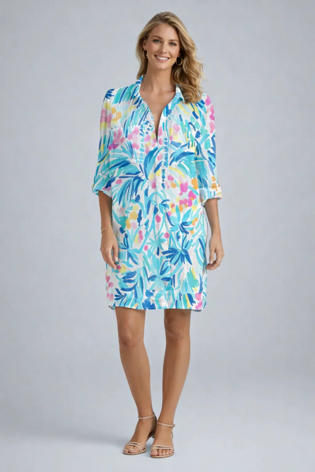Abito chemisier tie-dye donna, versatile per outfit giornaliero. Vestito estivo casual con maniche arrotolabili, moda spiaggia.