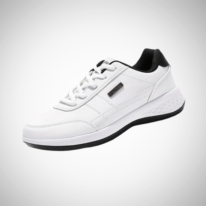 Sneakers uomo traspiranti grigie con suola flessibile, ideali per comfort quotidiano e attività sportive.