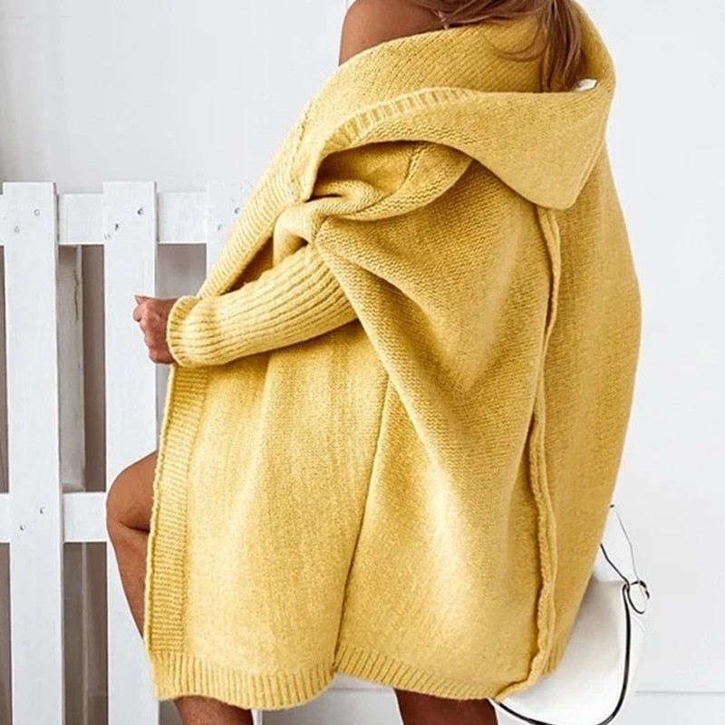 Elegante cardigan da donna con cappuccio, lungo, per un tocco casual chic e massima versatilità.