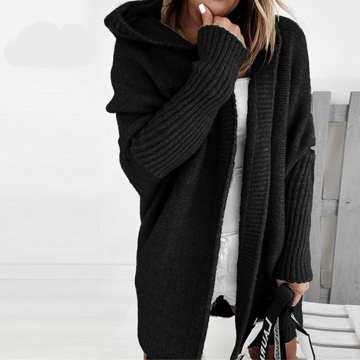 Cardigan lungo con cappuccio per donna, un capo versatile e alla moda per ogni stagione.
