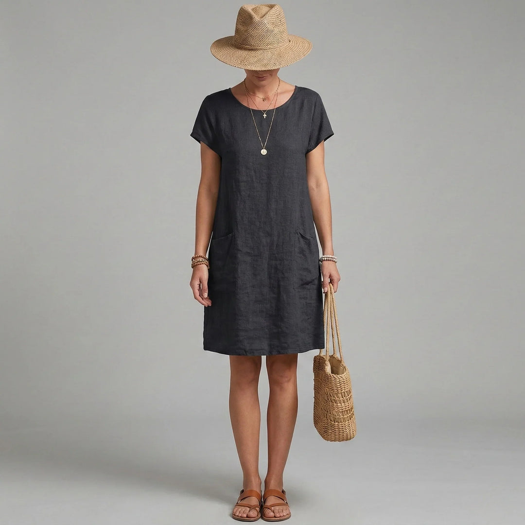 Vestito estivo casual da donna con scollo rotondo, tasche pratiche e maniche corte. Ideale per l'estate.