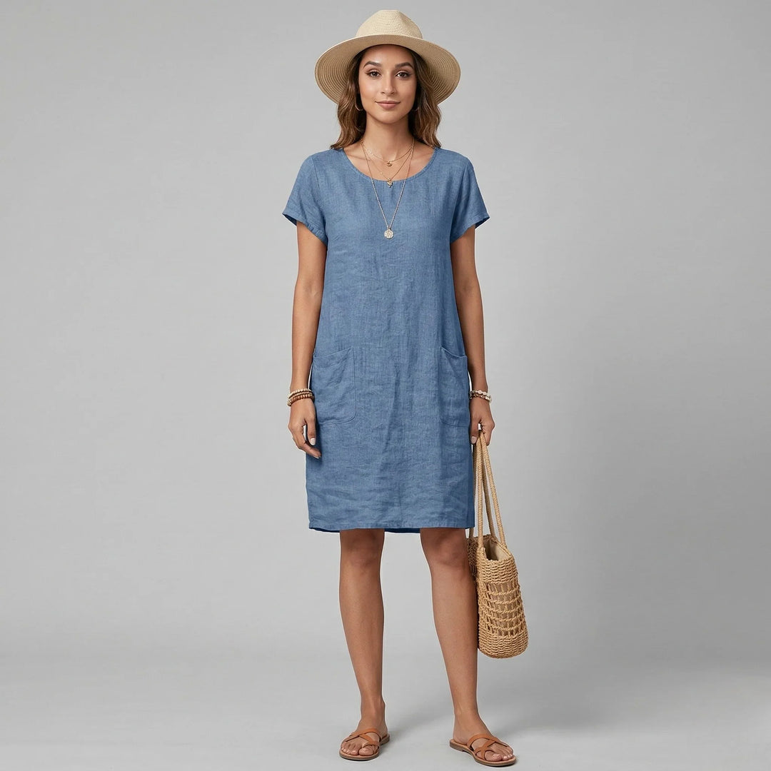 Elegante vestito estivo da donna con scollo tondo, tasche funzionali e maniche corte. Ideale per giornate calde.