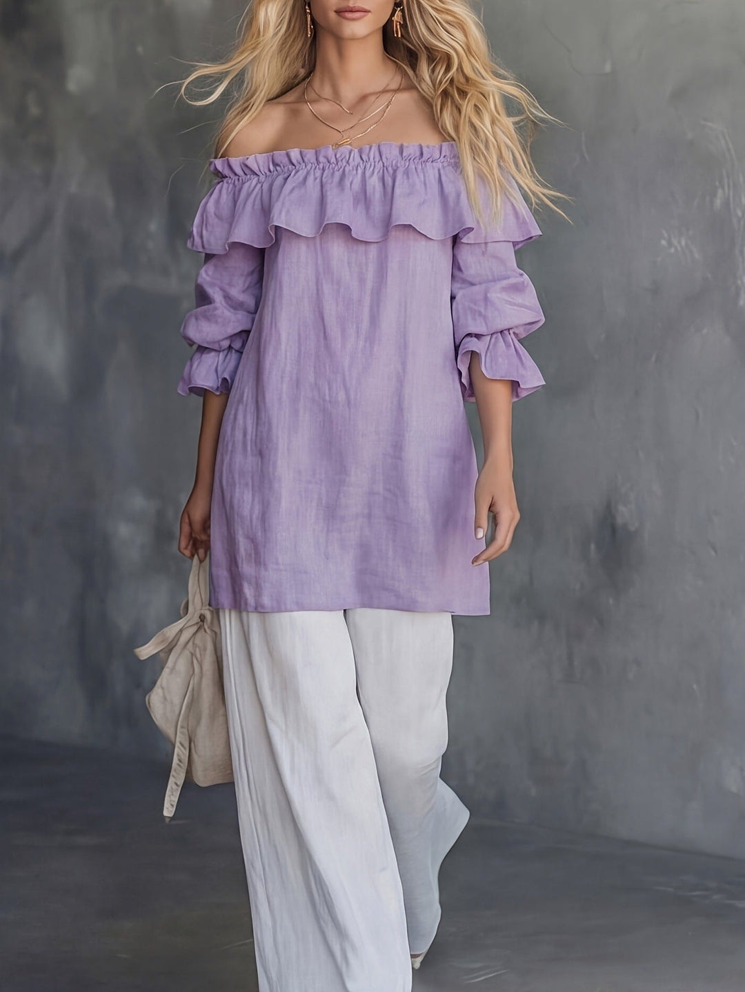 Modella indossa blusa donna monospalla con volant e maniche a sbuffo, creando un outfit estivo elegante e di tendenza.