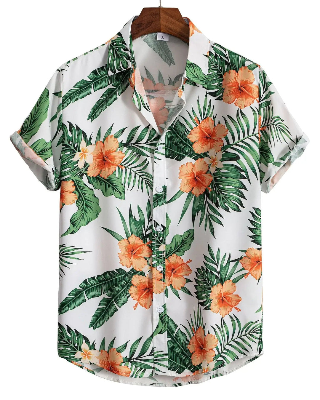 Camicia uomo con stampa floreale appesa, pronta per l'estate, leggera, fresca e di tendenza per ogni occasione.