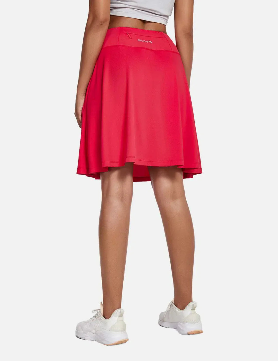 Gonna sportiva donna con shorts interni, vita alta, tasche e pieghe, per un'estate attiva.
