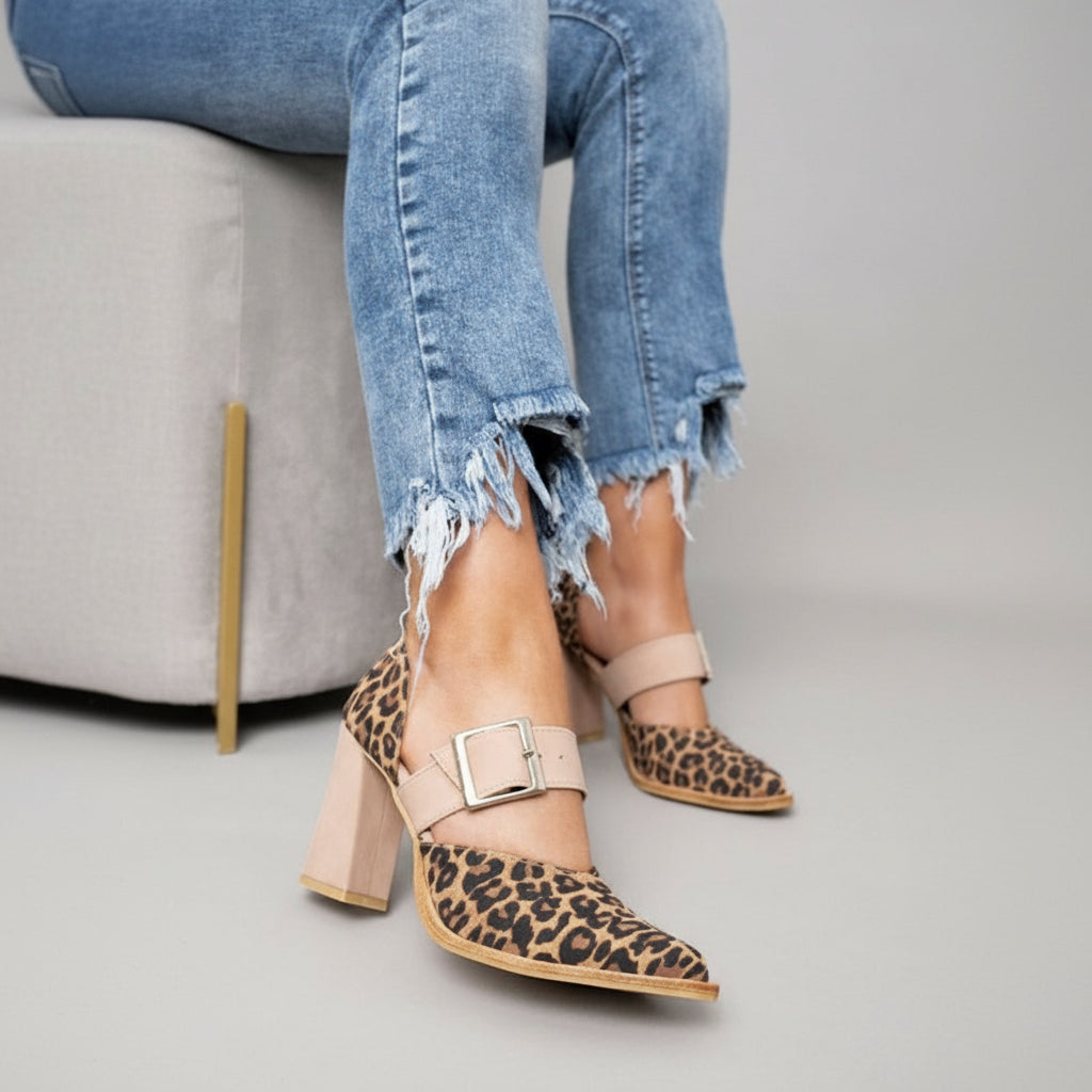Scarpe décolleté donna eleganti con tacco a spillo, punta affusolata. Ideali per look formali e serate chic.