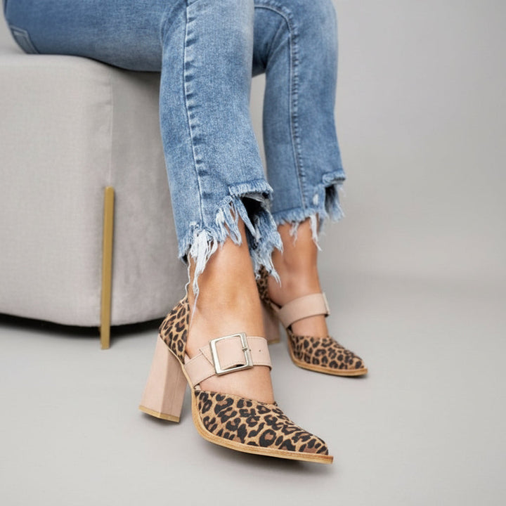 Scarpe décolleté donna eleganti con tacco a spillo, punta affusolata. Ideali per look formali e serate chic.