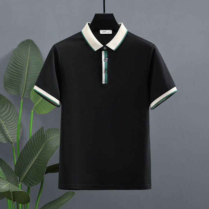 Elegante polo uomo estiva a maniche corte e vestibilità ampia. Look fresco e confortevole per l'estate.