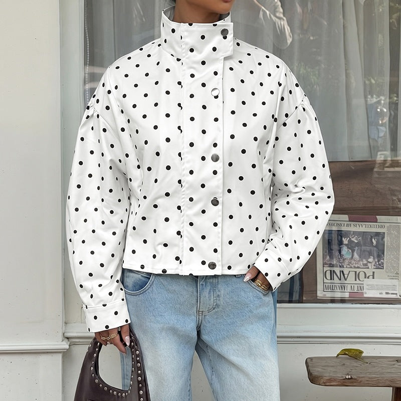 Cappotto donna casual a pois, leggero e ideale per la mezza stagione. Perfetto per primavera e autunno, moda versatile.