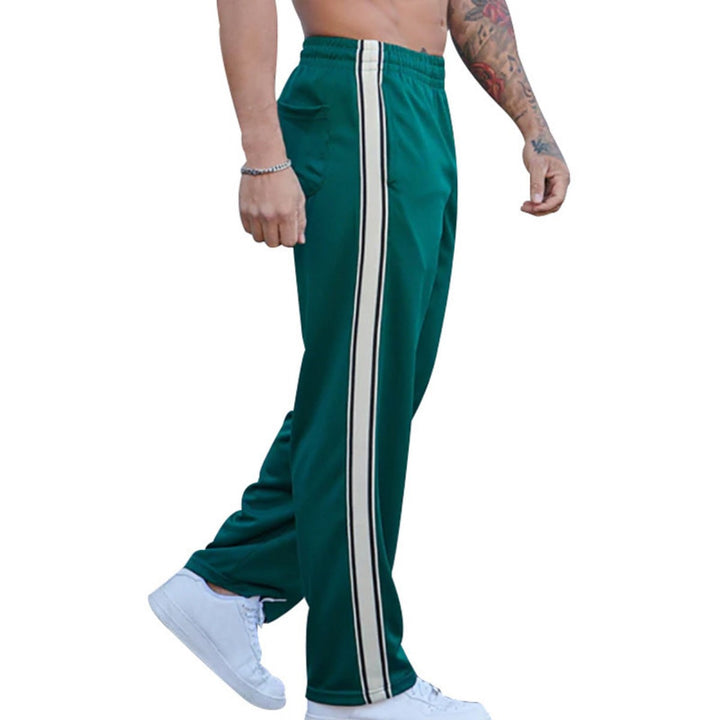 Dettaglio elastico vita e caviglia pantaloni jogger uomo, per massimo comfort e vestibilità comoda.