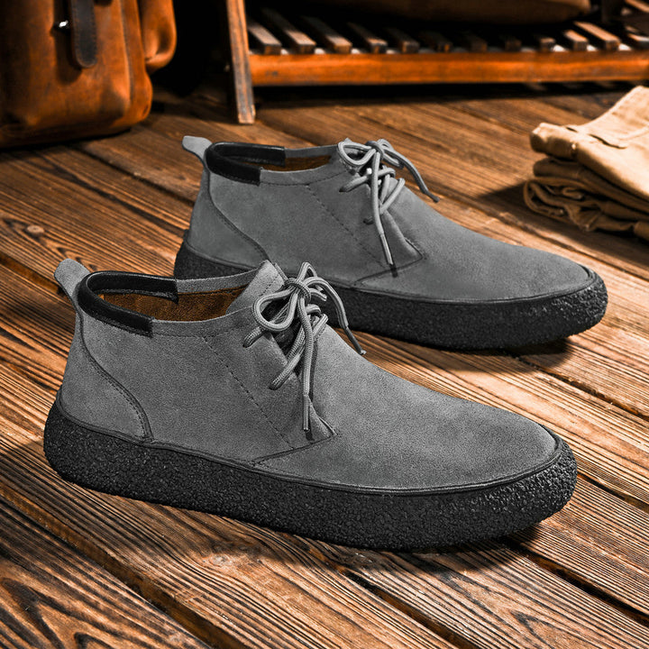Sneakers uomo a metà caviglia nere, casual ed eleganti. Calzature comode con lacci per moda e stile quotidiano.