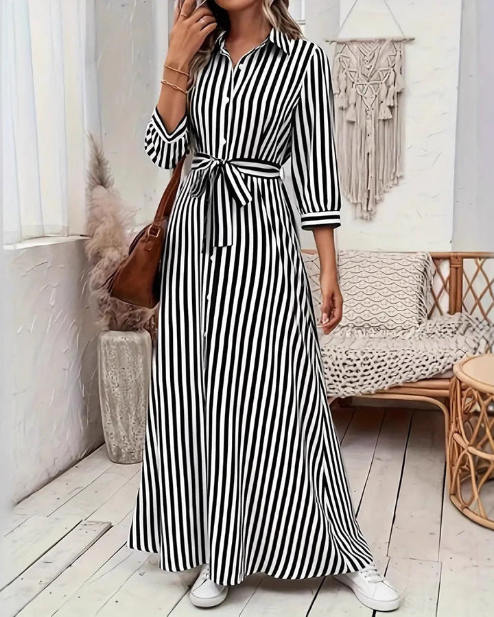 Abito camicia donna a righe, versatile per ufficio e tempo libero, con colletto a rever e chiusura a bottoni.
