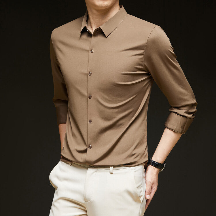 Camicia da uomo a maniche lunghe slim fit, must-have per un guardaroba autunnale chic.