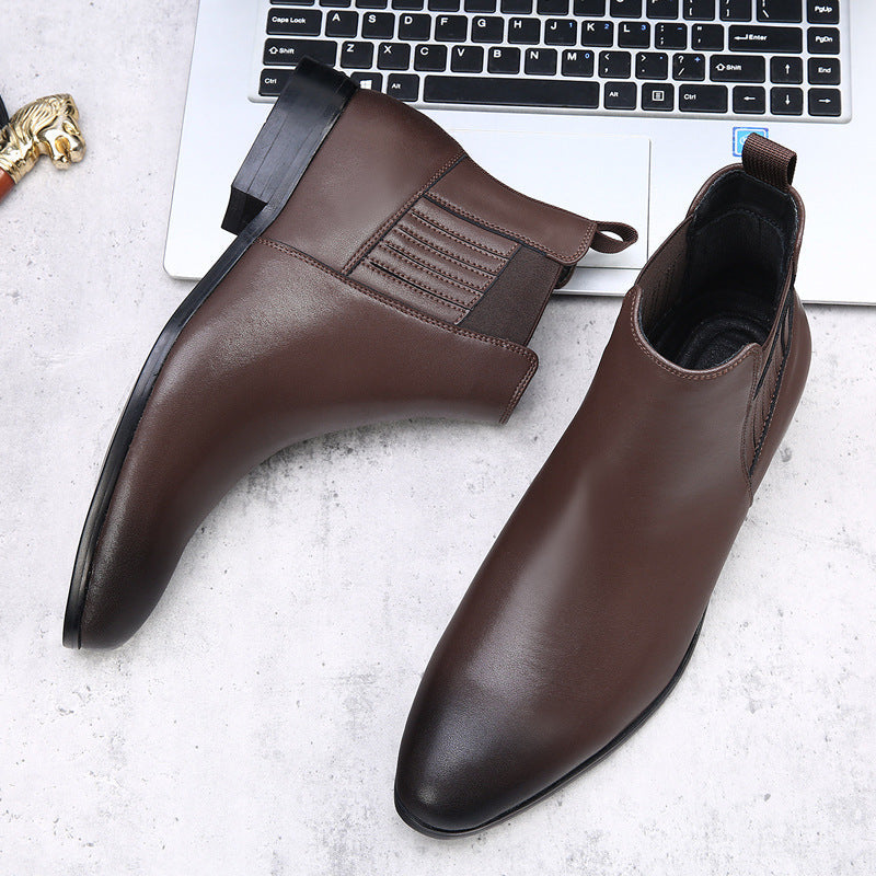 Eleganti stivaletti Chelsea da uomo neri, pull-on, con design moderno e punta affusolata per un tocco di classe.