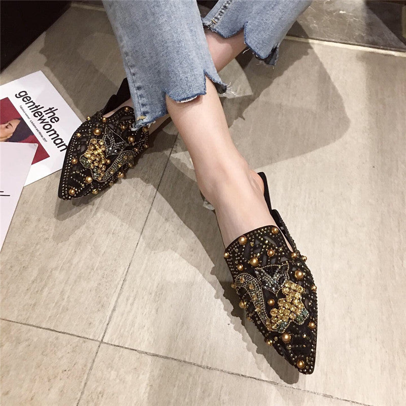 Pantofole donna suola piatta per casa, stile casual e punta chiusa.