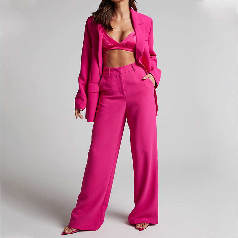 Completo donna due pezzi elegante-casual rosa shocking, camicia e pantaloni vita alta gamba larga. Moda versatile.
