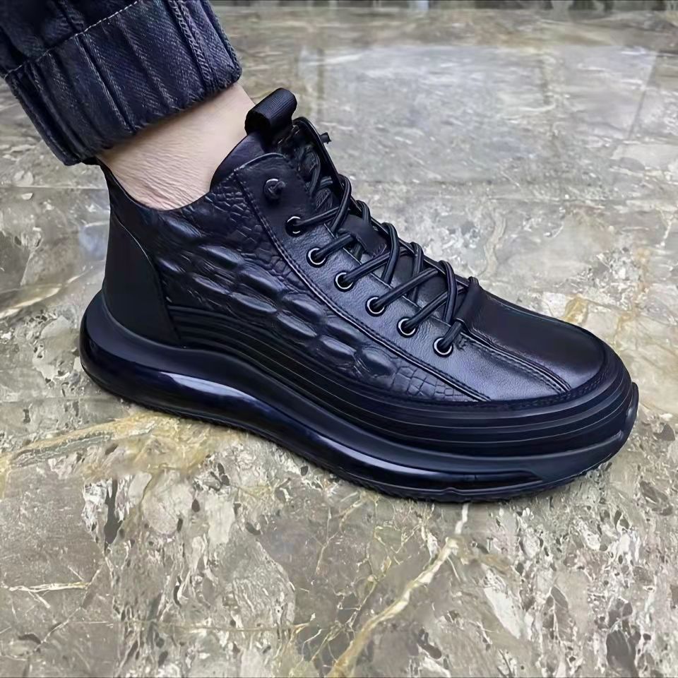 Calzature invernali uomo bordeaux con ammortizzazione ad aria e suola antiscivolo. Perfette per stile sportivo.
