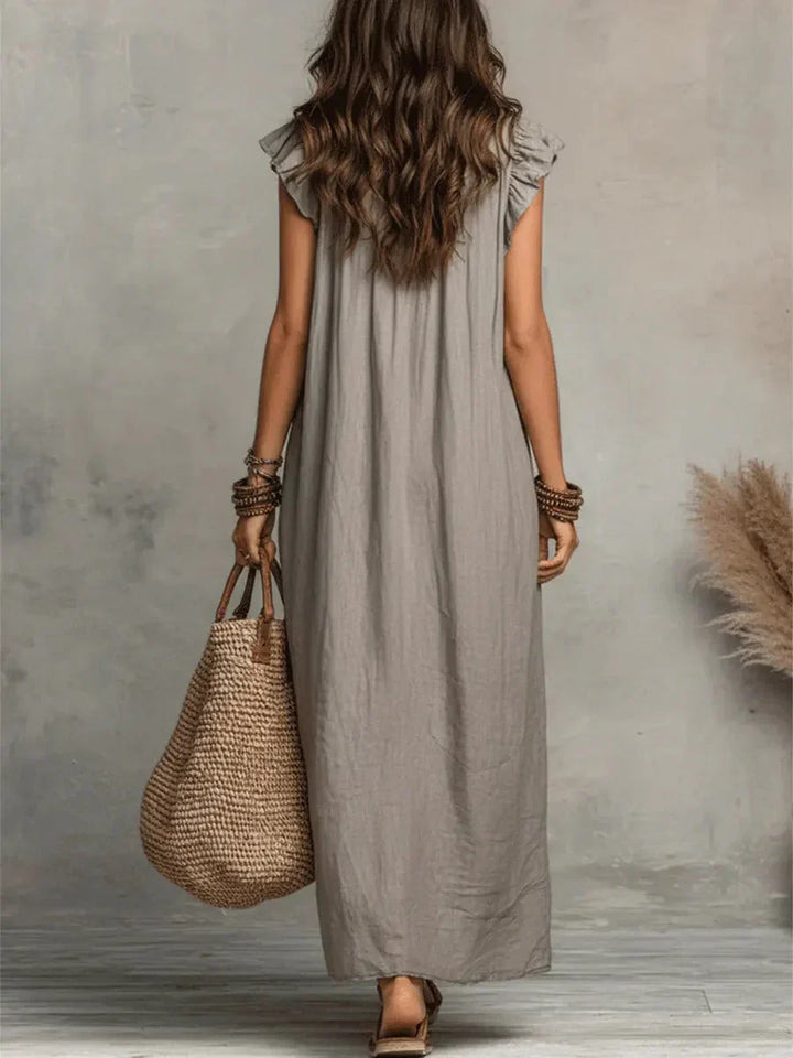 Vestito bohémien donna, maxi, con scollo a V, balze e tasche. Un capo versatile per la moda estiva fluida.
