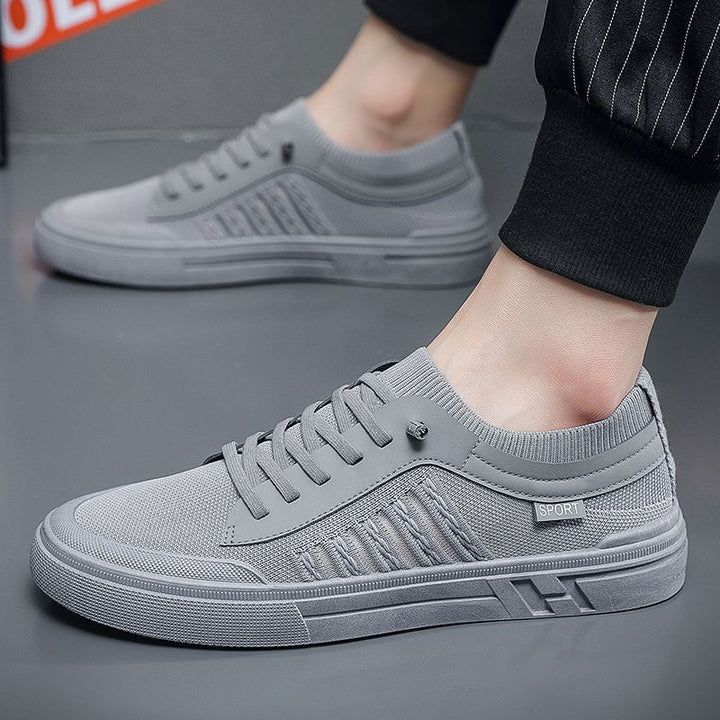 Scarpe skateboard uomo basse nere con suola iniettata per comfort e aderenza su tavola o per stile urbano quotidiano.