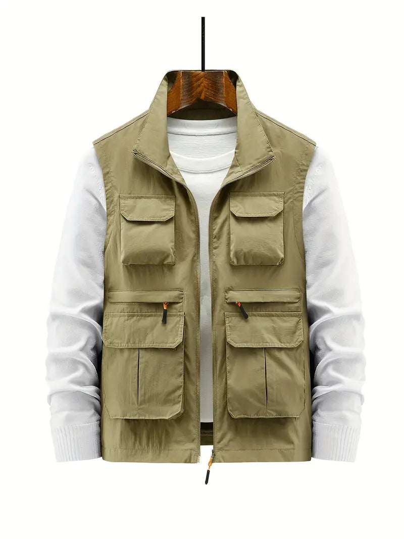 Gilet uomo rosso vivace, con zip e tasche. Aggiungi un tocco di stile al tuo abbigliamento casual.