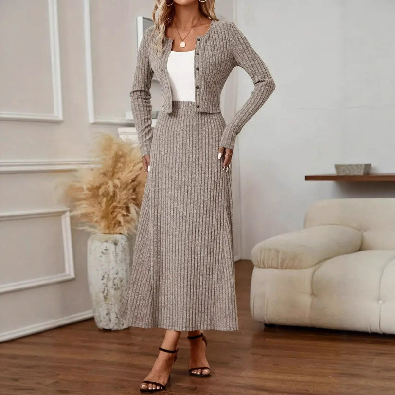 Set coordinato donna: cardigan e gonna midi versatile, ideale per un outfit primaverile o autunnale confortevole.