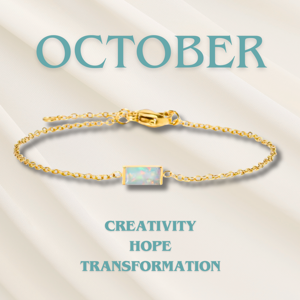 Primo piano: bracciale donna placcato oro, dettaglio charm con brillante pietra di nascita, personalizzabile.