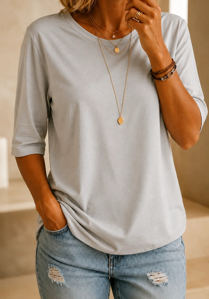 T-shirt donna in cotone a maniche 3/4, ideale per la stagione calda e look versatili.