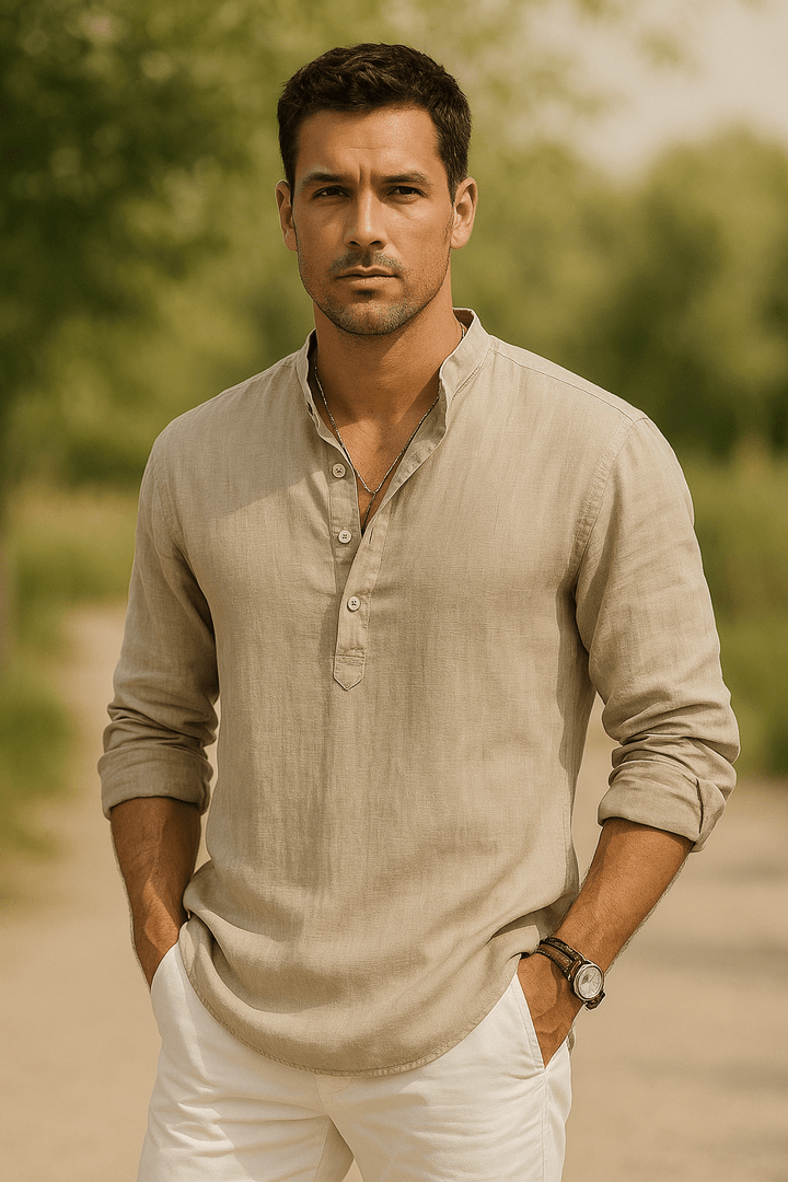 Camicia uomo elegante con collo alla coreana, perfetta per look estivi casual e moderni. Traspirante e versatile.