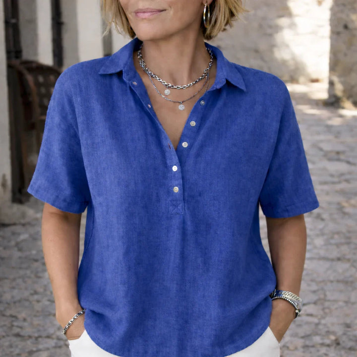 Elegante camicia donna a maniche corte per un abbigliamento estivo casual o sofisticato. Perfetta per ogni occasione.