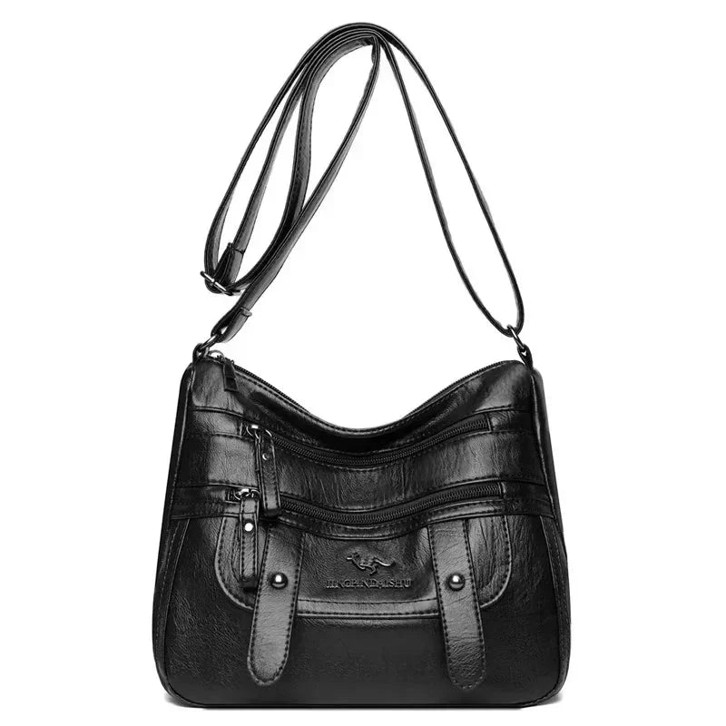 Dettaglio chiusura della borsa in pelle da donna, artigianato italiano di alta qualità.