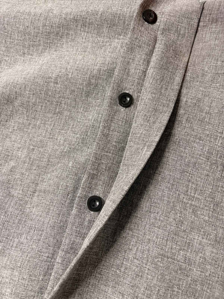 Eleganza casual: camicia uomo maniche corte con collo italiano, must-have maschile.