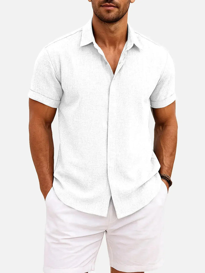 Camicia uomo di moda, maniche corte, collo italiano, per un look fresco e attuale.