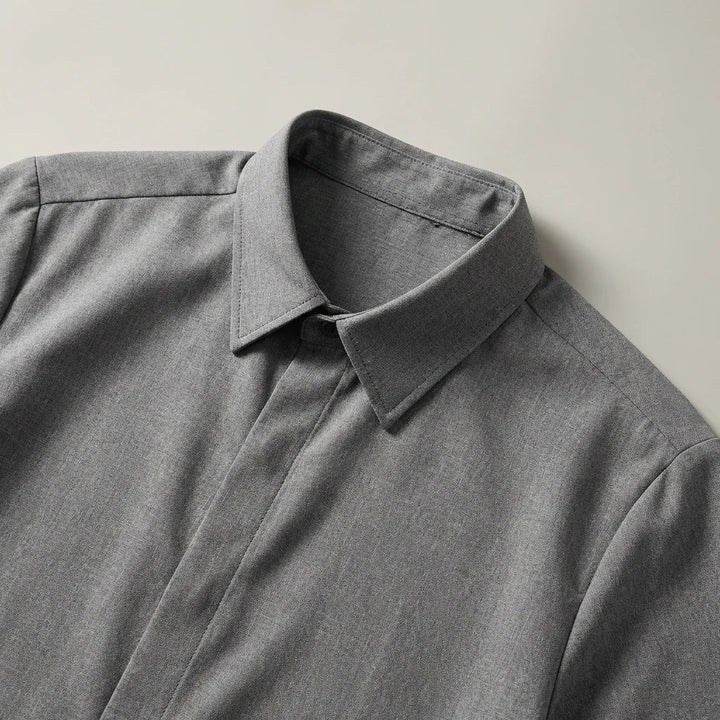 Abbigliamento uomo primavera-estate: camicia collo italiano, comfort e stile.