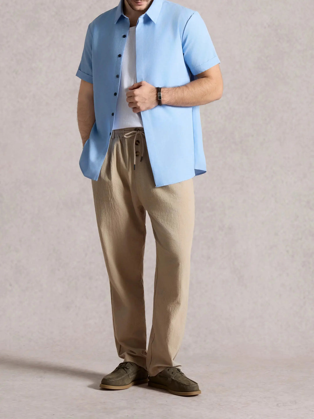 Camicia uomo primavera, taglio moderno, maniche corte, con elegante collo italiano.