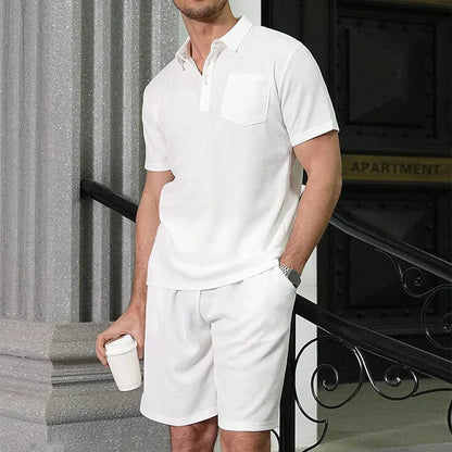 Outfit casual estivo donna: set due pezzi leggero con top e pantaloni comodi. Perfetto per giornate di sole.