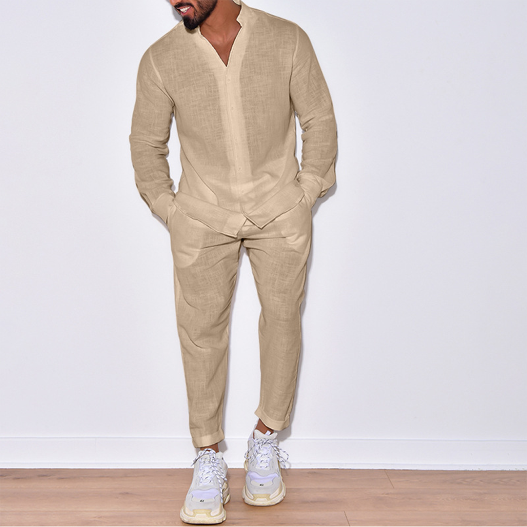Completo uomo versatile, elegante e casual, adatto a tutte le stagioni. Abbigliamento moda uomo con comfort.