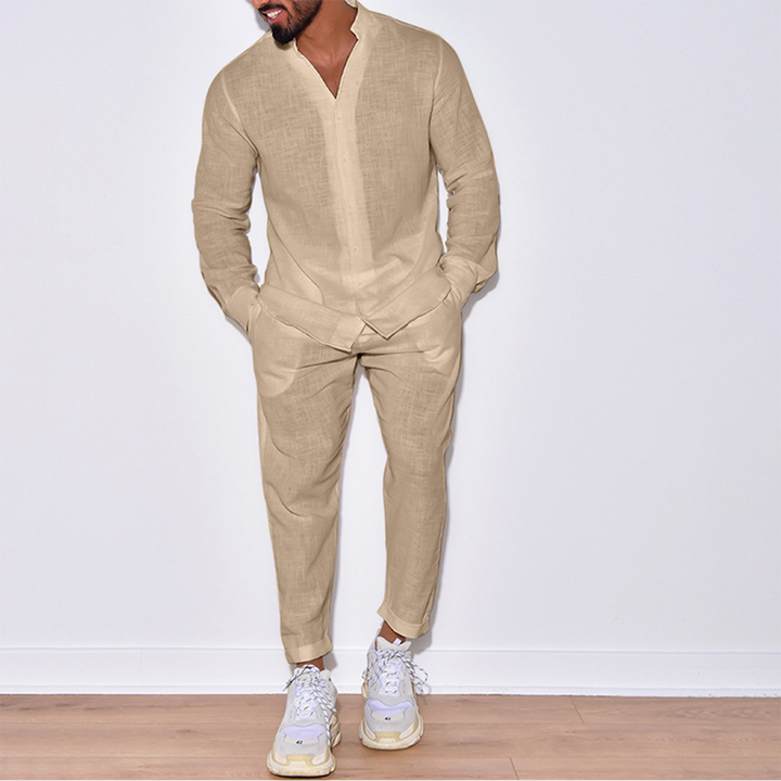 Completo uomo versatile, elegante e casual, adatto a tutte le stagioni. Abbigliamento moda uomo con comfort.