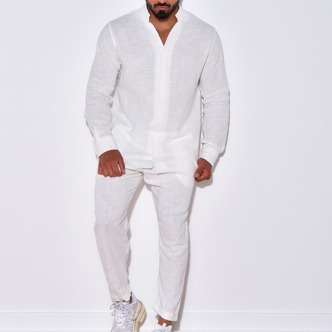Completo uomo elegante e leggero, ideale per ogni stagione. Look raffinato per abbigliamento e moda uomo.
