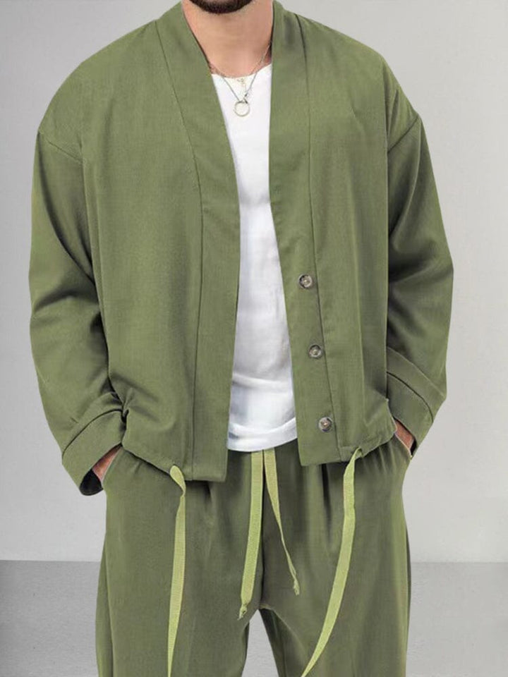 Completo uomo versatile casual elegante, per un look moderno. Perfetto per abbigliamento autunno/inverno di moda.