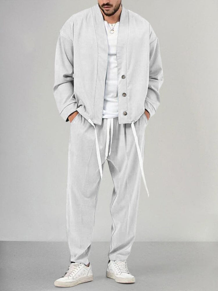 Completo uomo moderno, stile casual elegante. Versatile per outfit di moda, perfetto per ogni occasione autunno/inverno.
