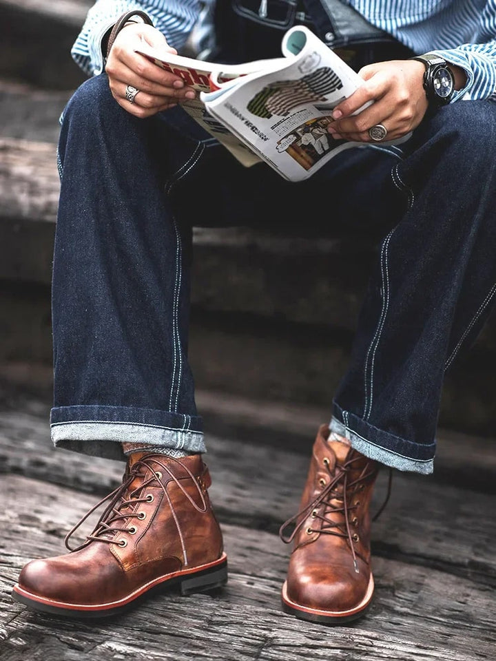 Stivali da uomo neri, ideali per autunno inverno, perfetti per uso quotidiano o escursioni leggere.