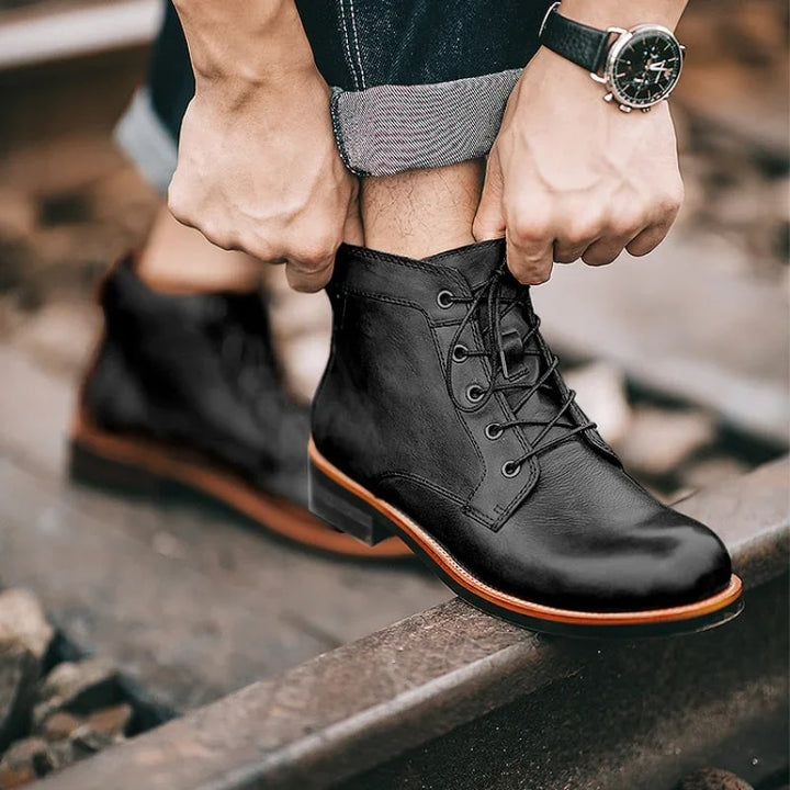 Calzature invernali da uomo, stivali moda robusti e confortevoli, design moderno per affrontare il freddo.