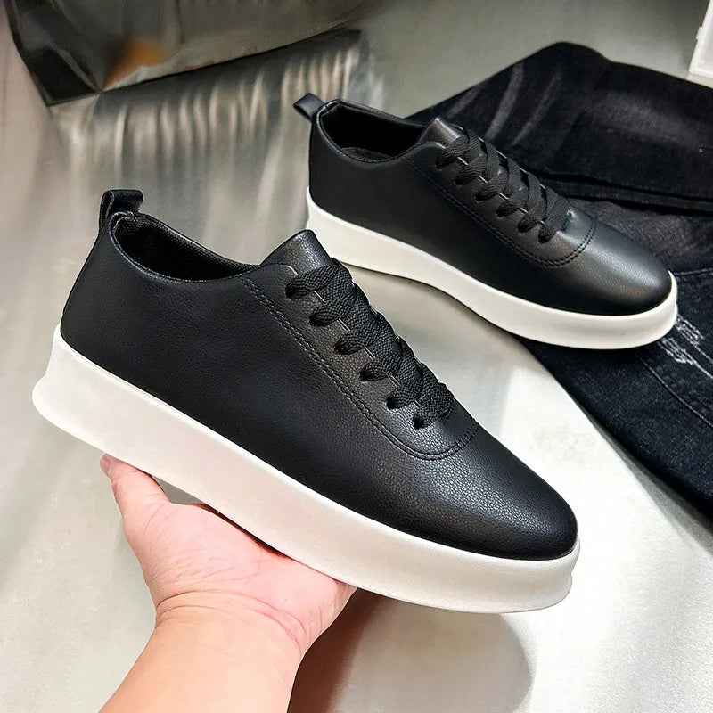 Dettaglio scarpe sportive uomo: texture di alta qualità, design moderno e finiture premium. Comfort e stile casual.