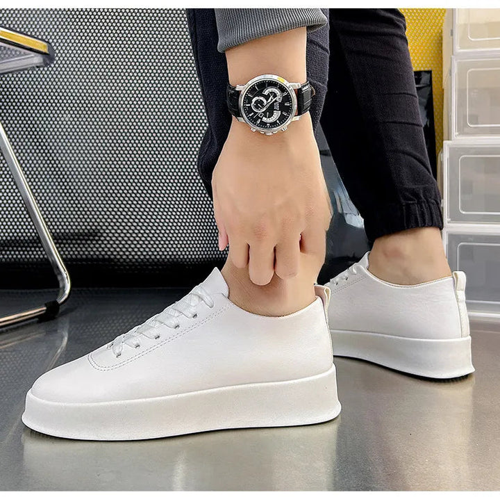 Scarpe sportive uomo, vista posteriore che evidenzia il design moderno e la robusta suola per massimo comfort.
