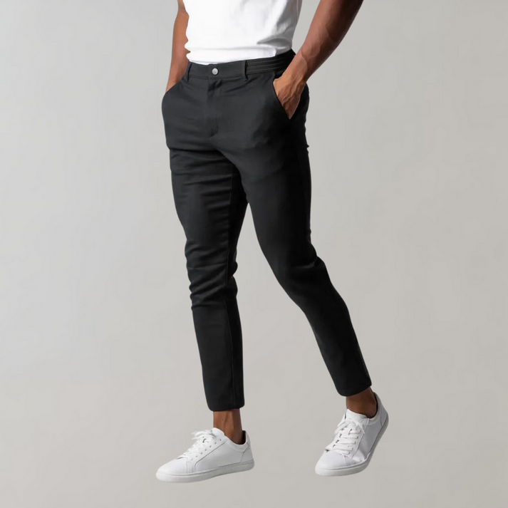 Pantaloni chino uomo eleganti per ufficio, vestibilità slim fit elasticizzata. Perfetti per un look professionale o casual chic.