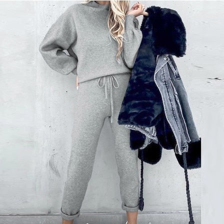 Completo da donna elegante e morbido, perfetto come loungewear o set casual autunnale.