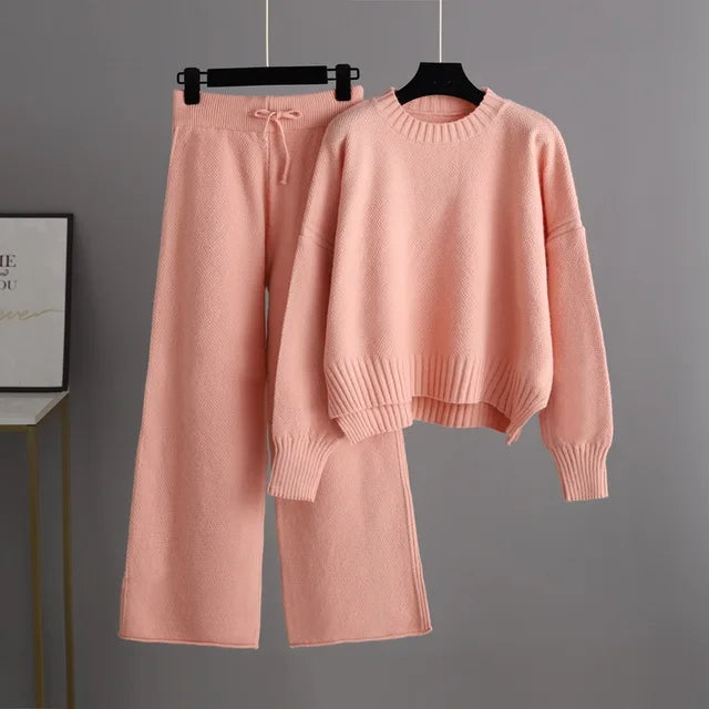 Completo casual donna elegante, set invernale in maglia grigia per un look rilassato ma chic. Abbigliamento donna confortevole.