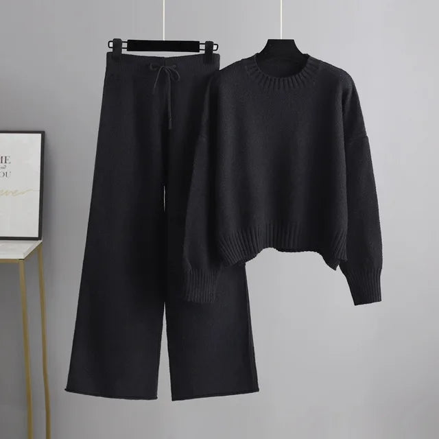 Regalo donna: set casual invernale in maglia color panna, completo caldo per outfit autunno inverno. Comfort e stile garantiti.